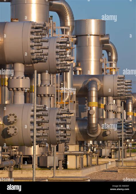 Natural gas processing plant hi-res stock photography and images - Alamy