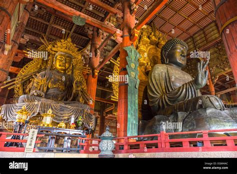 El Gran Buda Daibutsu Den En Todai ji en Nara Japón Fotografía de