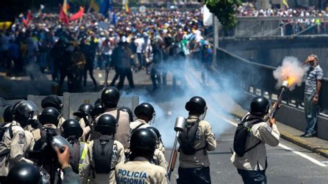 Mil Heridos En D As De Protestas En Venezuela