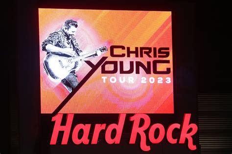 Chris Young: “Famous Friends” Tour at Hard Rock Live - Chicago Concert ...