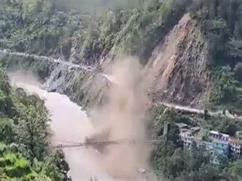 Heavy Rain Badrinath Landslide On Badrinath Highway Tourists Stranded