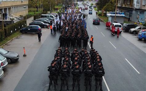 Tuzlaci Danas Zadali Zada U Pogledajte Sve Ani Defile Povodom Dana