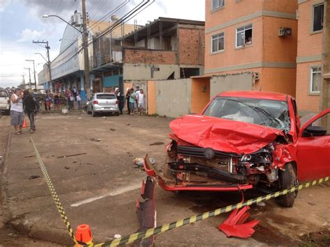 G Acidente Entre Carros Deixa V Tima Fatal E Quatro Feridos Em