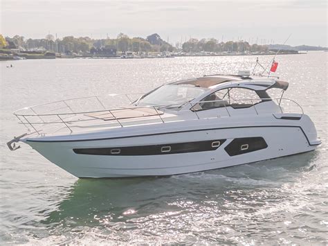 Used Azimut Atlantis Topboats