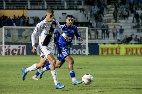 Ponte Preta se despede de lateral e sinaliza possível acerto o