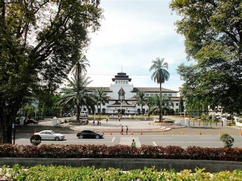 5 Arsitektur Bersejarah Di Bandung Yang Unik Dan Menarik