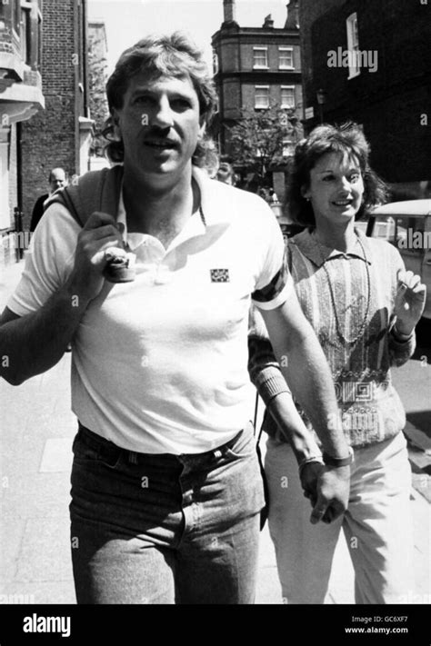 Hot Sexy Cathy Carr Bikini Pics