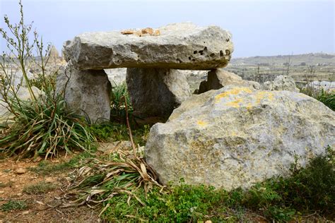 Ta Cenc - Dolmen (2) | Gozo | Pictures | Malta in Global-Geography