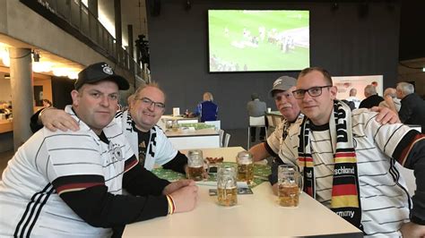 Publiv Viewing Im Fu Ballmuseum Auf Der Suche Nach Der Wm Stimmung