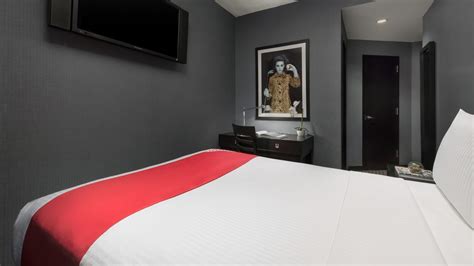 Superior Queen Rooms in Manhattan | OYO Times Square