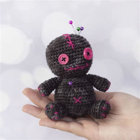 Voodoo dolls: Crochet pattern | Ribblr