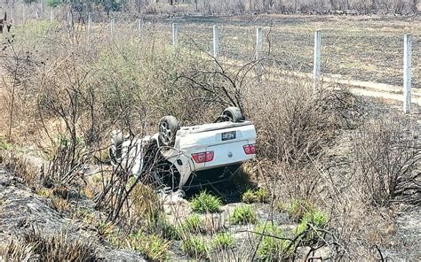 Volcadura De Una Camioneta Deja Como Saldo Un Menor Y Un Adulto Mayor