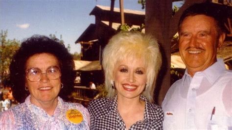 Dolly Parton's Parents: 5 Fast Facts You Need to Know