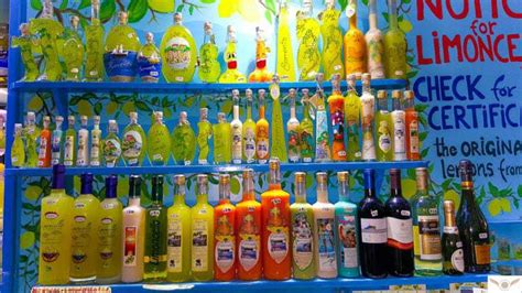 naples-Italy-local-food-guide-eat-find-naples-italy-Limoncello