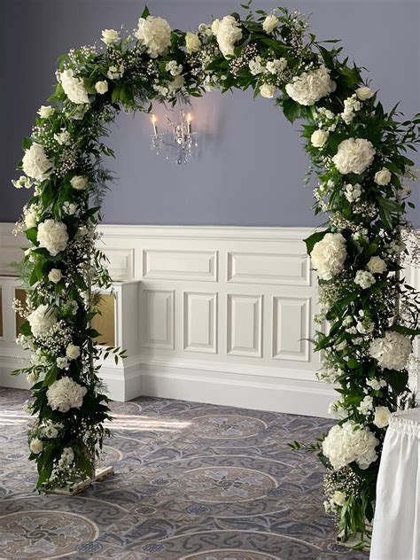 Green and white wedding arch – Artofit