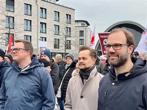 Mehr Als Menschen Setzen Starkes Zeichen F R Demokratie Und