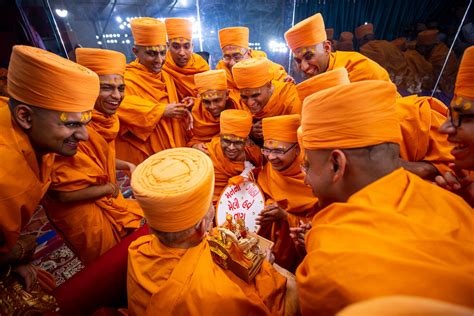 december  hh mahant swami maharajs vicharan atladara