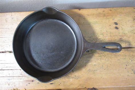 Vintage Griswold 6 Cast Iron Skillet Small Logo 699 N Etsy