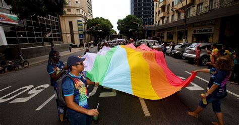 G1 Parada Gay mobiliza cerca de 300 mil pessoas durante o domingo em Belém notícias em Pará