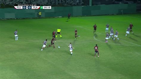 Vídeo Aos 26 min do 1º tempo Fabiano do Flamengo arrisca de longe