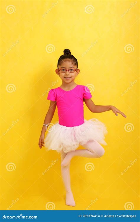 Jaar Oud Meisje Van Brunette Latina In Een Leotard En Tutu Neemt Haar Ballet Klas Om Haar