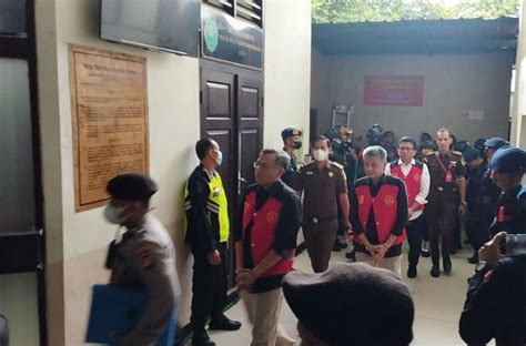 Tiba Di Pengadilan Ferdy Sambo Dan Putri Candrawathi Bawa Bukti