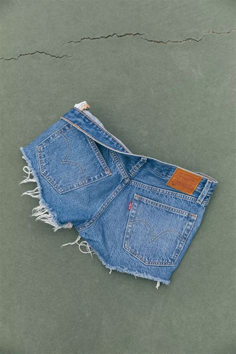 Levi’s 501 Mid Rise Denim Short Indigo Avenue Urban Outfitters