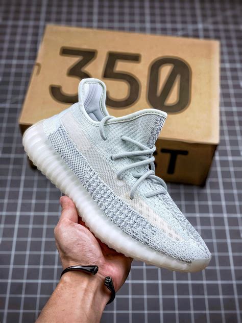Кроссовки YEEZY - купить с доставкой по выгодным ценам в интернет ...