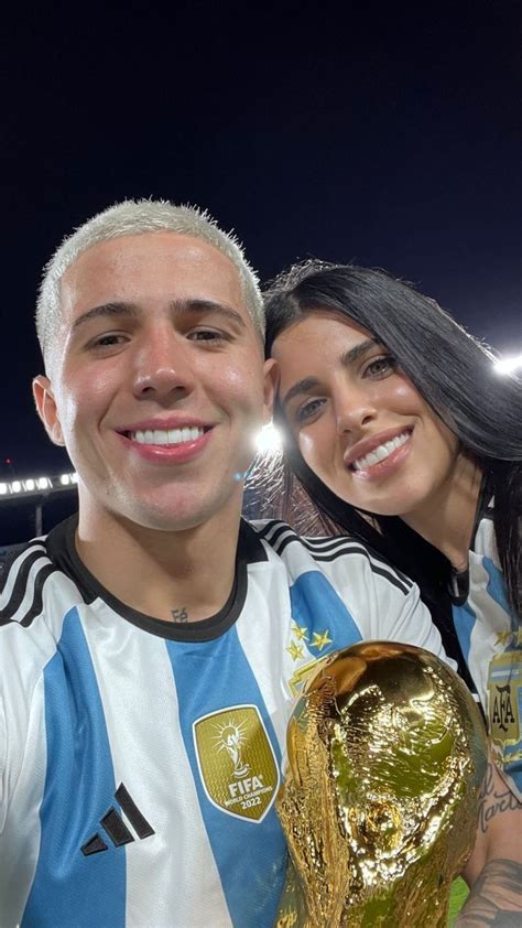 Enzo Fernandez And Valentina Cervantes Futebol Argentina Esportes