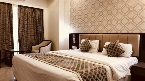 Deluxe Rooms Kohinoor Executive Deccan Gymkhana Budget Hotels In Pune