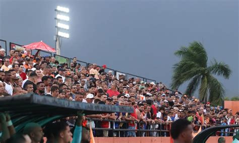 Torcida Do Nova Igua U Ter Ingressos Para Semifinal Super