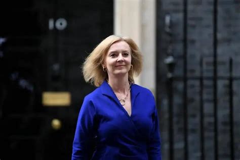 英国最年轻女首相！47岁特拉斯成为英国第三位女首相：毕业于牛津大学，曾在戏剧中扮演撒切尔夫人英国新浪财经新浪网