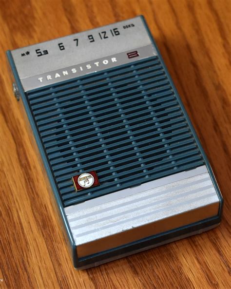 Vintage Columbia Transistor Radio Model 1808 AM Band 8 Transistors