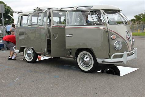 1963 Volkswagen 23 Window Bus Side Profile 109474