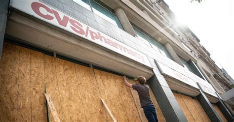 Why Is Cvs Closing 900 Stores Starting In The Spring Of 2022