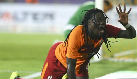 Foot Décès de Salif Keita Lémouvant hommage de Bafétimbi Gomis à la