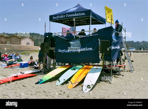 Surfing competition hi-res stock photography and images - Alamy