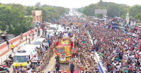 Thousands throng streets to pay tribute to Vijayakanth; Rajinikanth ...