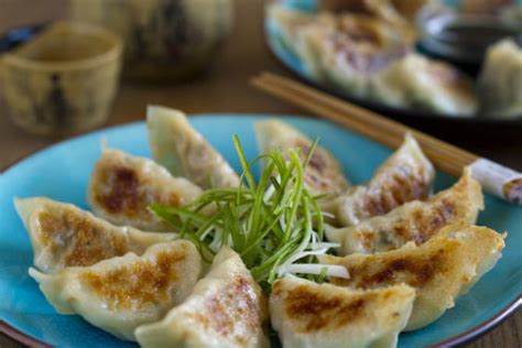 Aprende a cocinar deliciosas gyozas en casa con esta fácil receta