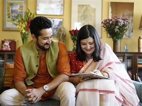 Parambrata Chattopadhyay marries Piya Chakraborty in an