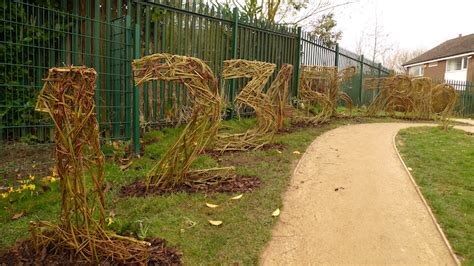 Structure végétale en saule tressé 20 idées de déco de jardin vivante