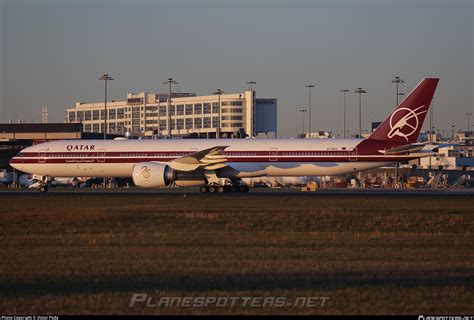 A7 BAC Qatar Airways Boeing 777 3DZER Photo By Victor Pody ID 1298713