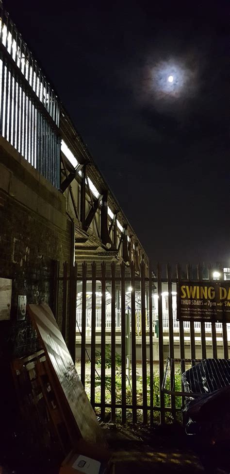 Hove station delays are affecting thousands of morning commuters 2