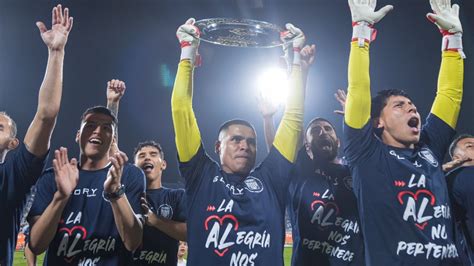 Alianza Lima Recibió Trofeo Como Ganador Del Torneo Apertura De La Liga