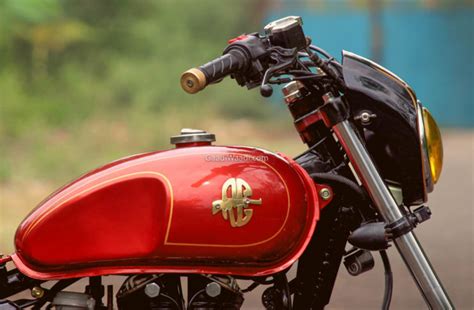 Royal Enfield Thunderbird 350 Transformed Into One Crazy Bobber