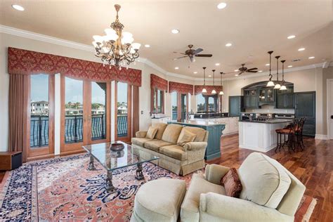 Private Luxurious Waterfront Home in Tampa, FL