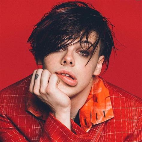 Pin On Yungblud Dominic Harrison Celebrity Crush Pretty People