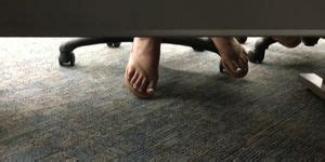 Nude Sandals Shoeplay In Computer Lab W Teen Porn Videos