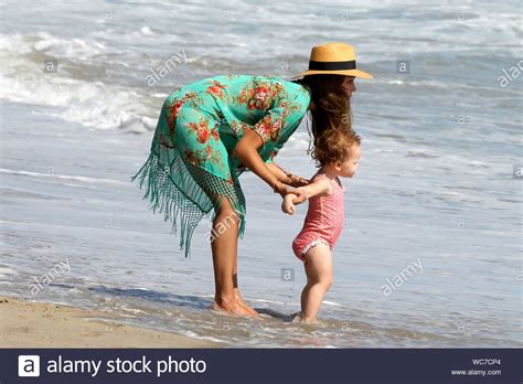 Jessica Alba Bikini Stock Photos Jessica Alba Bikini Stock Images Alamy