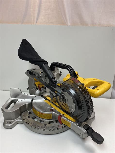 DeWalt DCS361B 7 1 4 20V MAX Lithium Ion Cordless Sliding Miter Saw